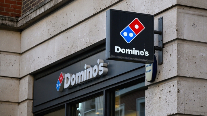 Domino’s запускает куриный бренд на фоне снижения прибыли